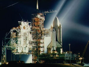 NASA Foto ID: S81-29212 (STS-1 Columbia bei der Vorberitung auf den Start)