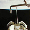 NASA ID: STS002-12-833 (Blick auf die offene Ladebucht und dem kanadischen RMS)